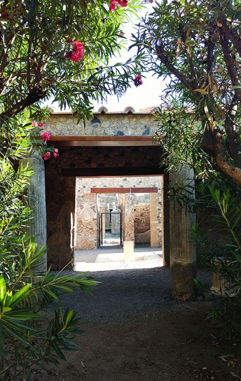 Innenhof Garten in Pompeji mit Oleander, Durchgang
