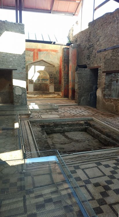 Innenraum eines Hauses in Pompeji mit Mosaiken und Fliesen