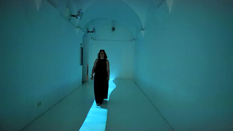 Lichtinstallation Untiefen von Mischa Kuball am Höhenrausch 2018 in Linz. Wanderhunger