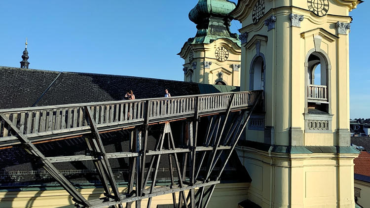 Blick auf die Ursulinenkirche beim Höhenrausch 2018 in Linz. Wanderhunger