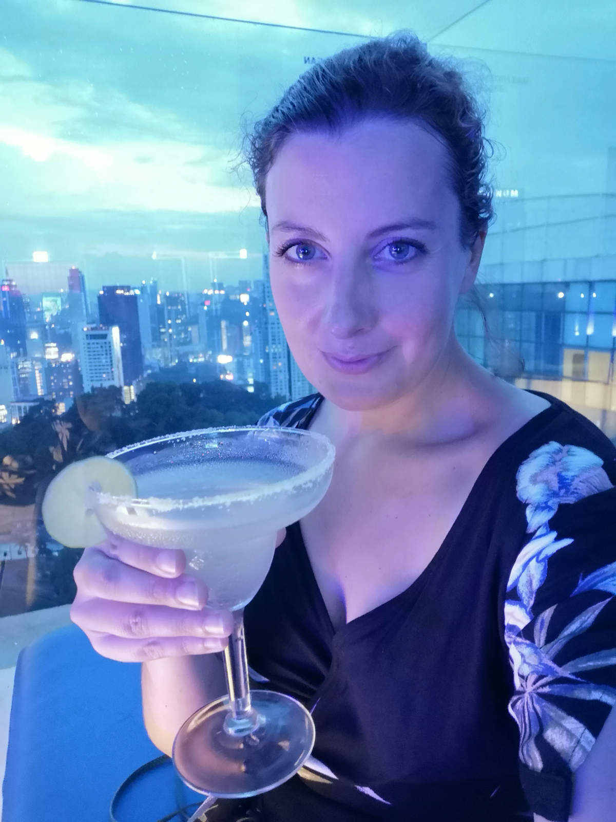 Ausgezeichnete Cocktails zu (für uns) moderaten Preisen mit sensationellem Ausblick auf Kuala Lumpur in der Luna Bar. Wanderhunger