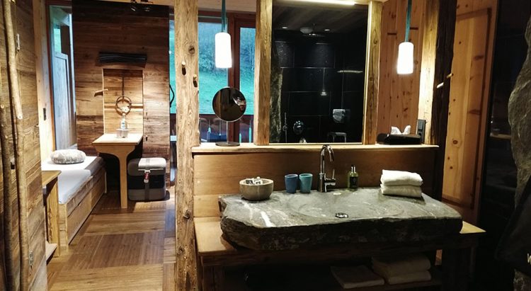 mama thresl Zimmer Woodenstyle Waschbecken Bad Eingangsbereich