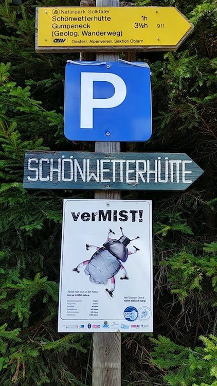 Wegweiser zur Schönwetterhütte und aufs Gumpeneck. Wanderhunger