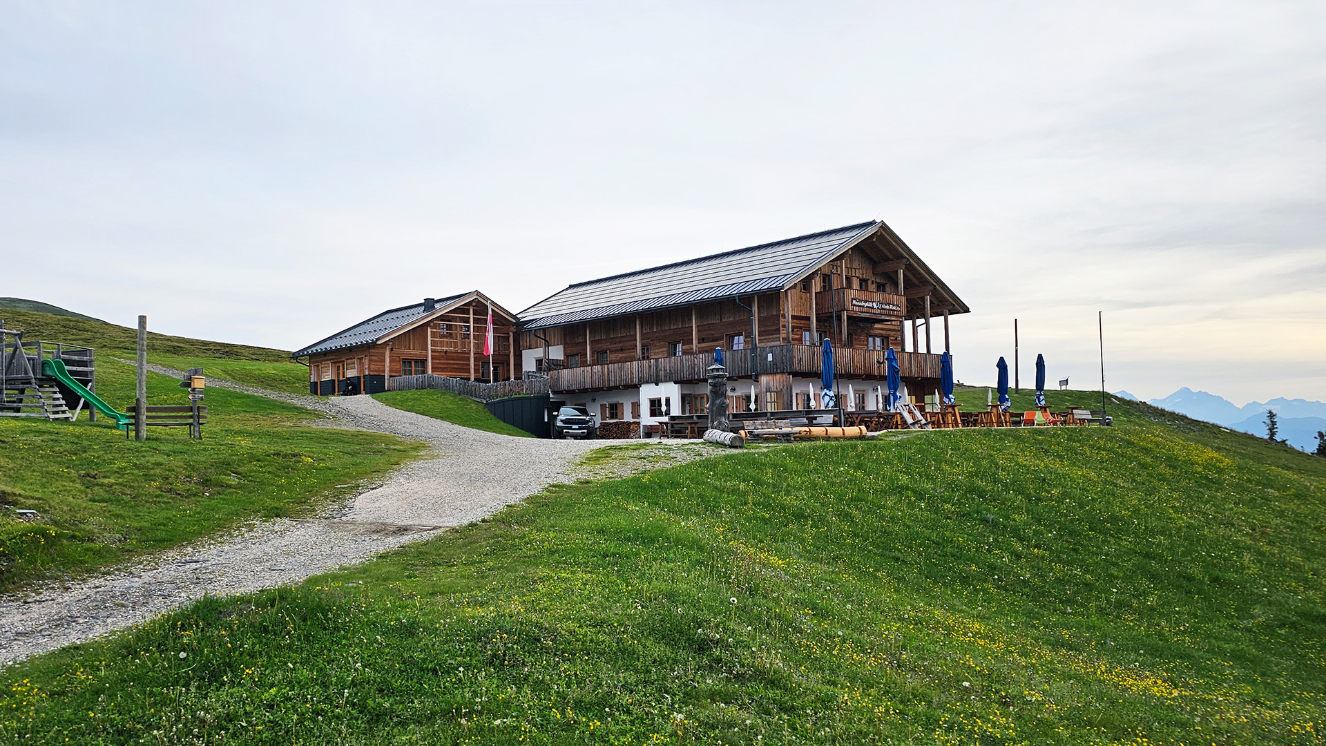 Berghütte mit zwei Gebäuden