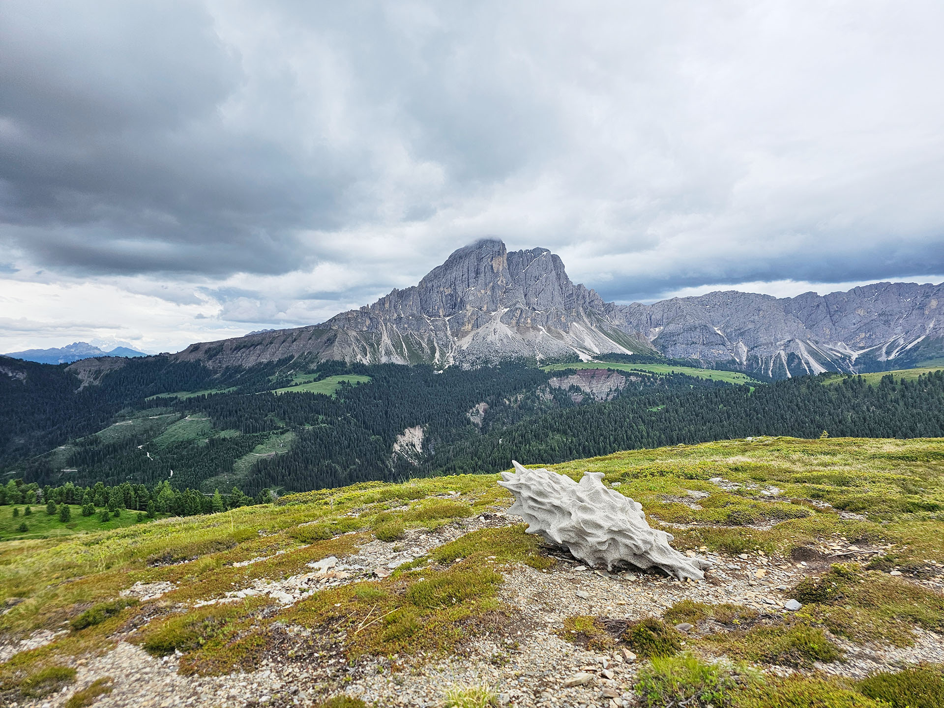 Ausblick auf den Dolomiten-Berg Peitlerkofel