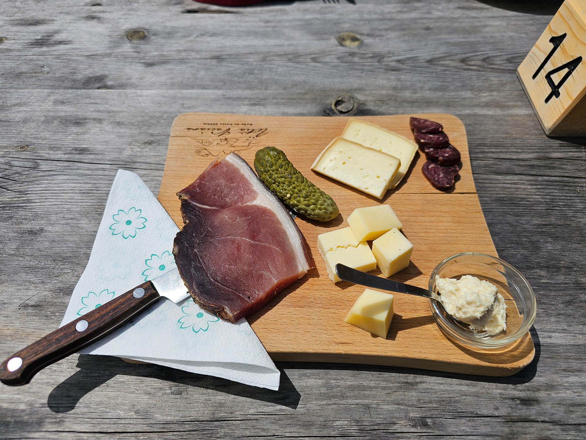 Speck- und Käsejausenbrett