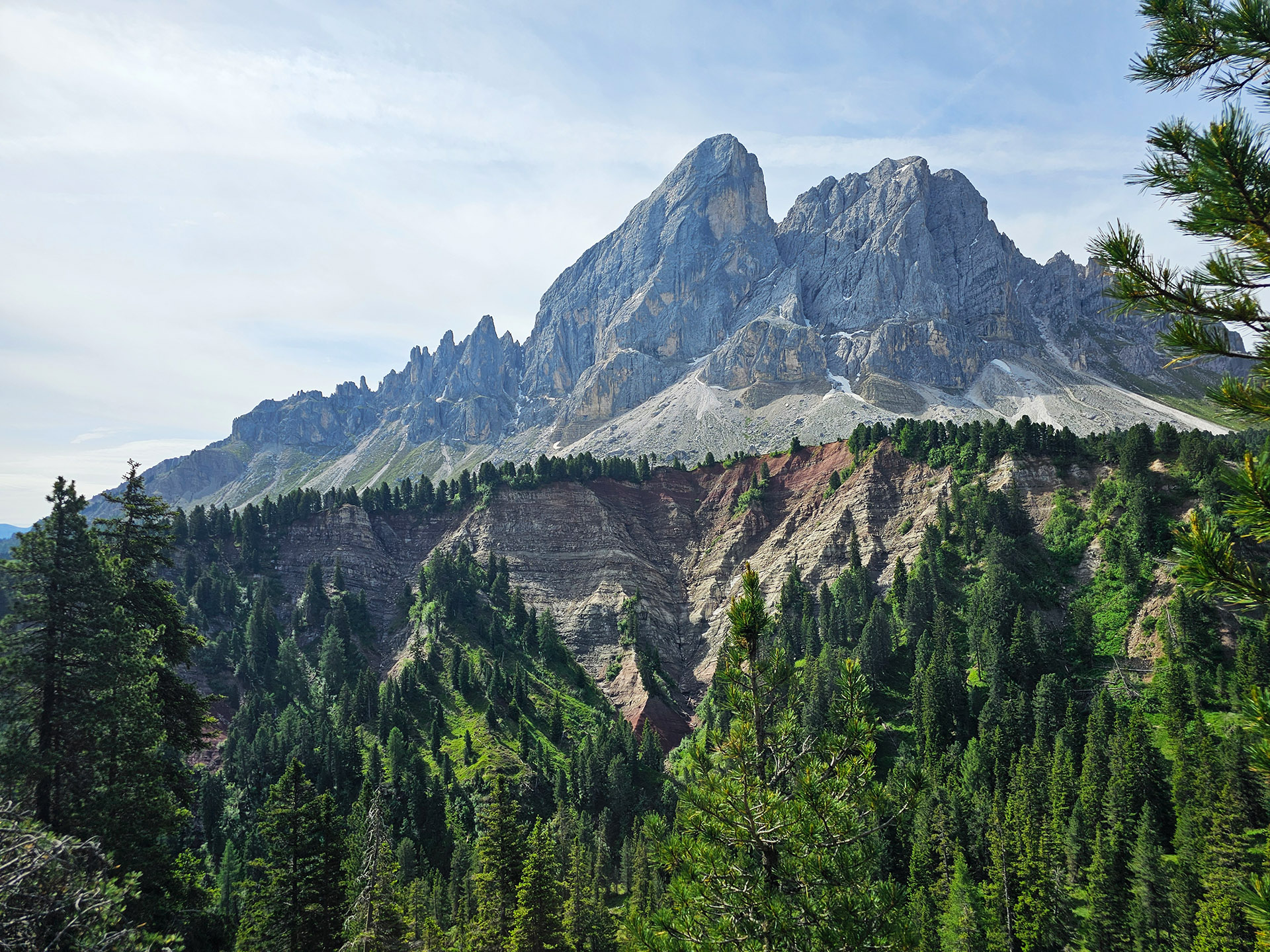 Peitlerkofel in Südtirol und sein Felsabbruch am Würzjoch