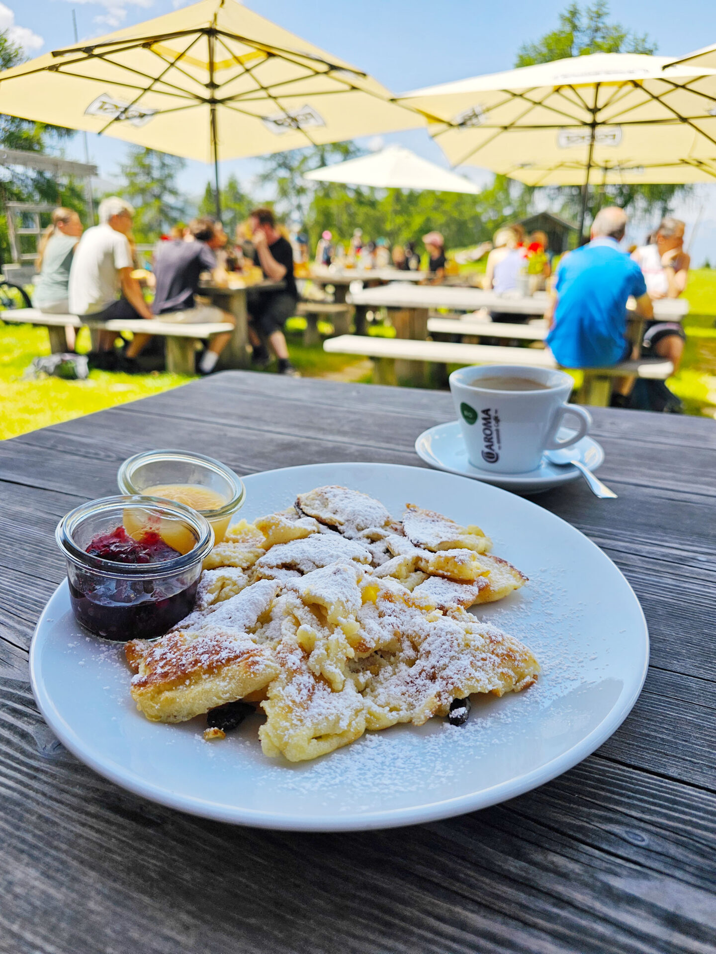 Kaiserschmarren mit Zwetschkenröster und Apfelmus