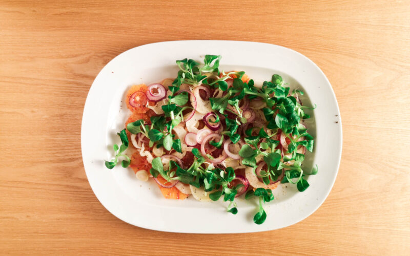 Orangen-Fenchel-Salat mit Zwiebel und Feldsalat | Rezept | Foodblog