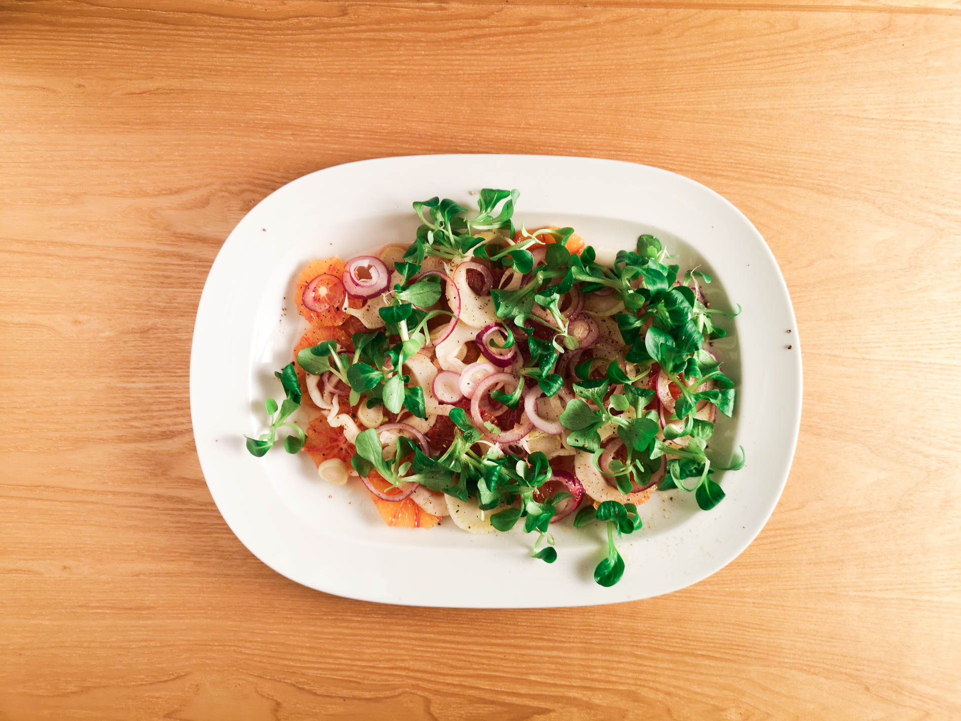 Orangen-Fenchel-Salat mit Zwiebel und Feldsalat | Rezept | Foodblog