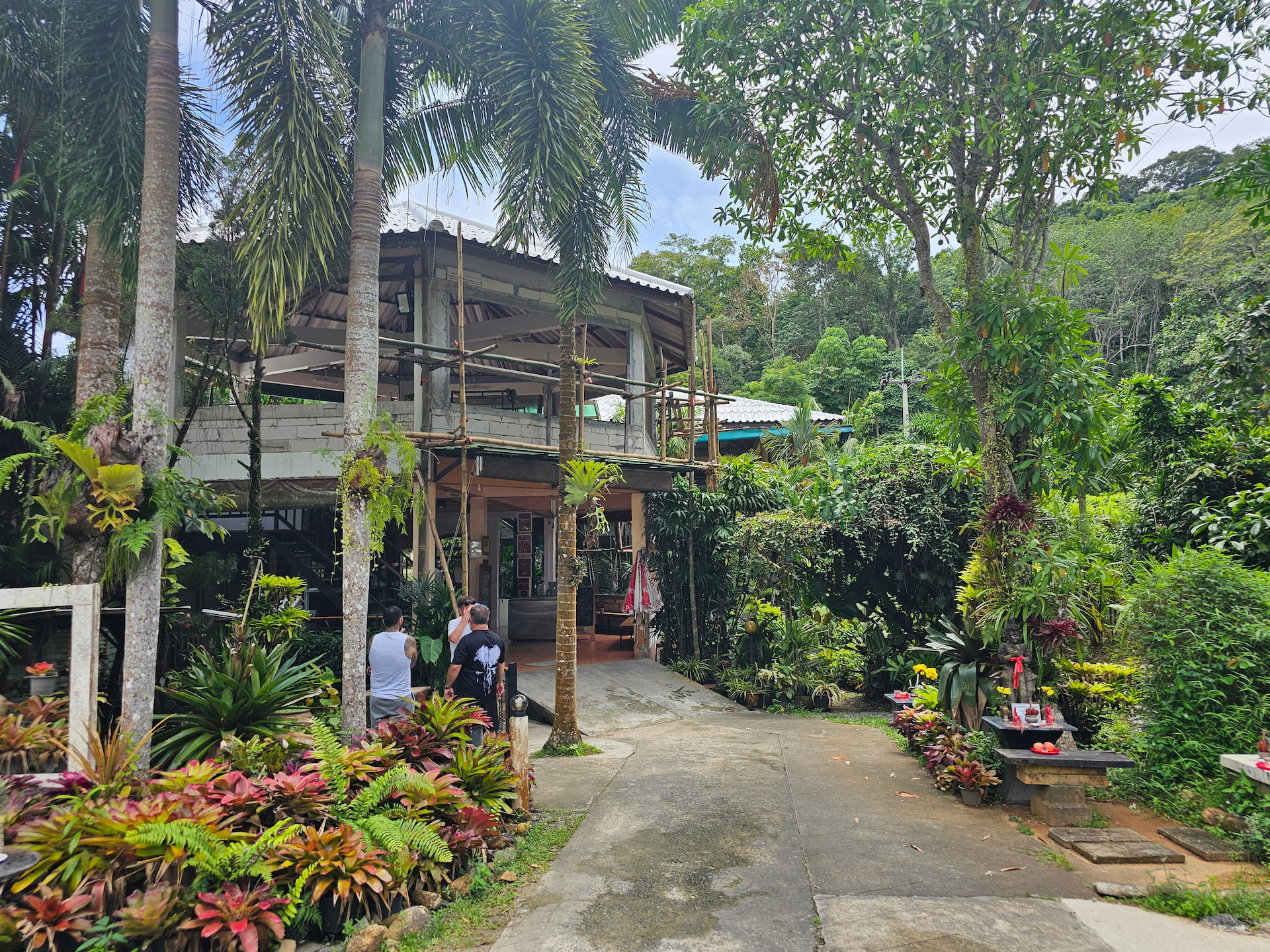 Einfaches thailändisches Restaurant von außen